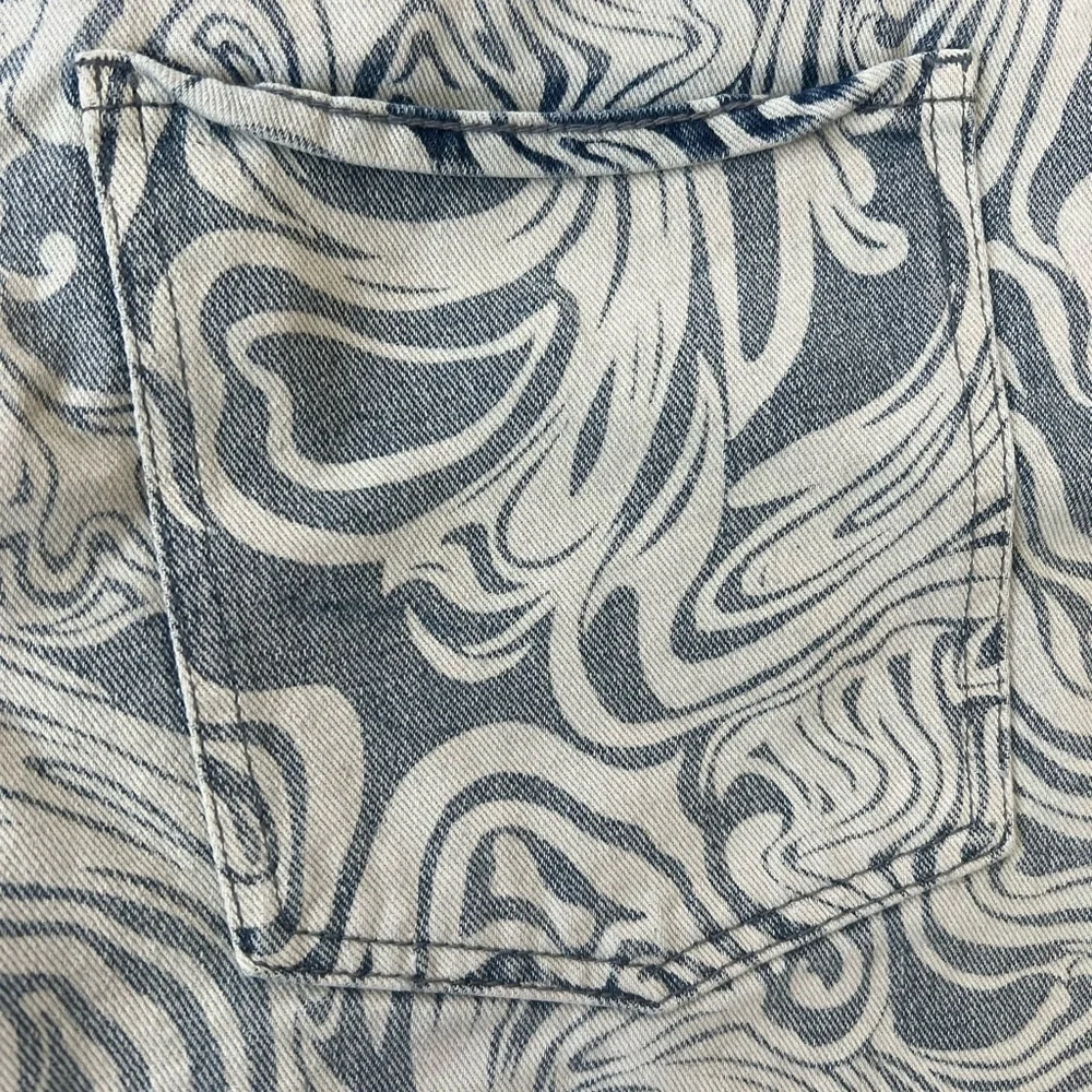 No‎ Boundaries retro swirl pattered jean shorts plus size 17